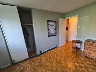 Bonjour, Je loue une chambre dans mon 4 1/2 pour une personne sérieuse, disponible tout de suite, pr...