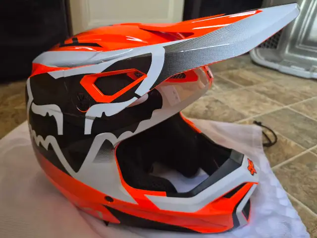 Fox Youth V1 helmet, medium