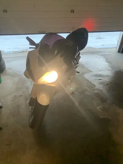 2006 cbr f4i with 64***kms Active AB title Mechanically mint Starts up no matter the temp with that...