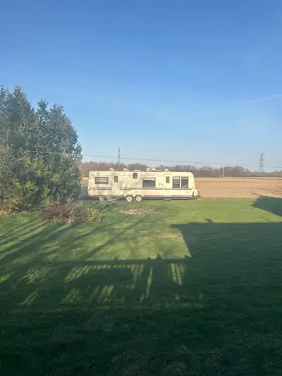 Camper trailer perfect for Playhouse 32 feet. Everything works great.