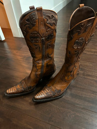 Ladies brown cowboy boots.  Made in Italy