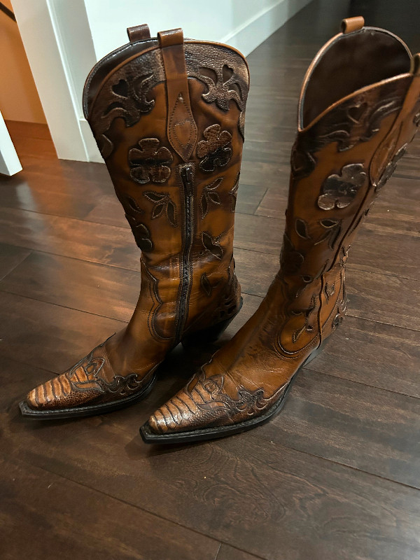 Ladies brown cowboy boots.  Made in Italy in Women's - Shoes in Winnipeg