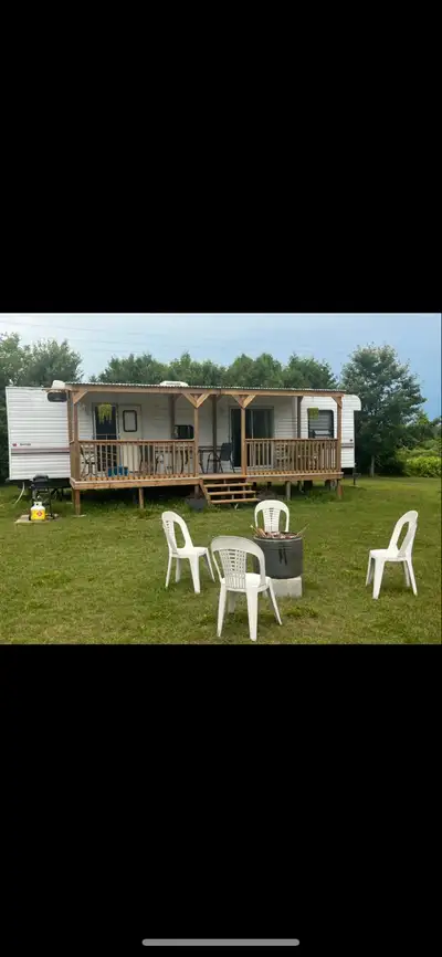 40’ RV air/heat fully furnished. Well equipt 65” smart TV. Starlink internet. Firepit and barbecue....