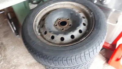Come off VW Sportwagen Golf 6/32 tread left they are rusty rims 200. rims are 5x112,57.1 bore and 43...
