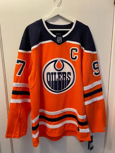 Signed Connor McDavid Captain Jersey Edmonton Oilers #97