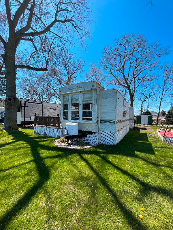 38 ft. trailer deck, and shed in Park Models in Leamington - Image 2