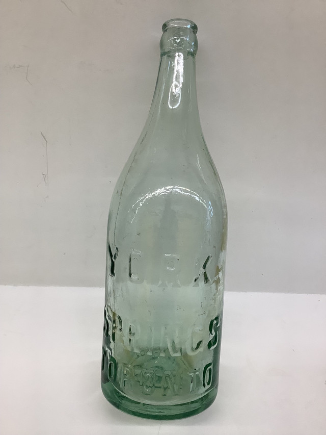 York Springs Toronto,Vess Dry, Silver Foam etc.Pop Bottles ( 5 ) in Arts & Collectibles in City of Toronto - Image 2