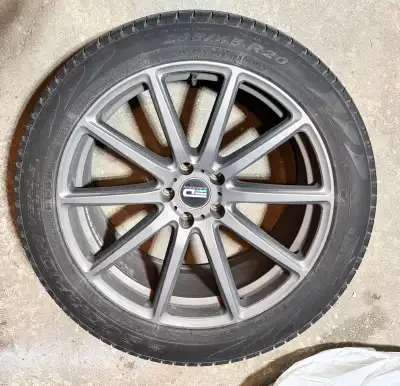 Selling a set of 4 rims 20-inch, perfect for enhancing your vehicle's appearance and performance. Ti...