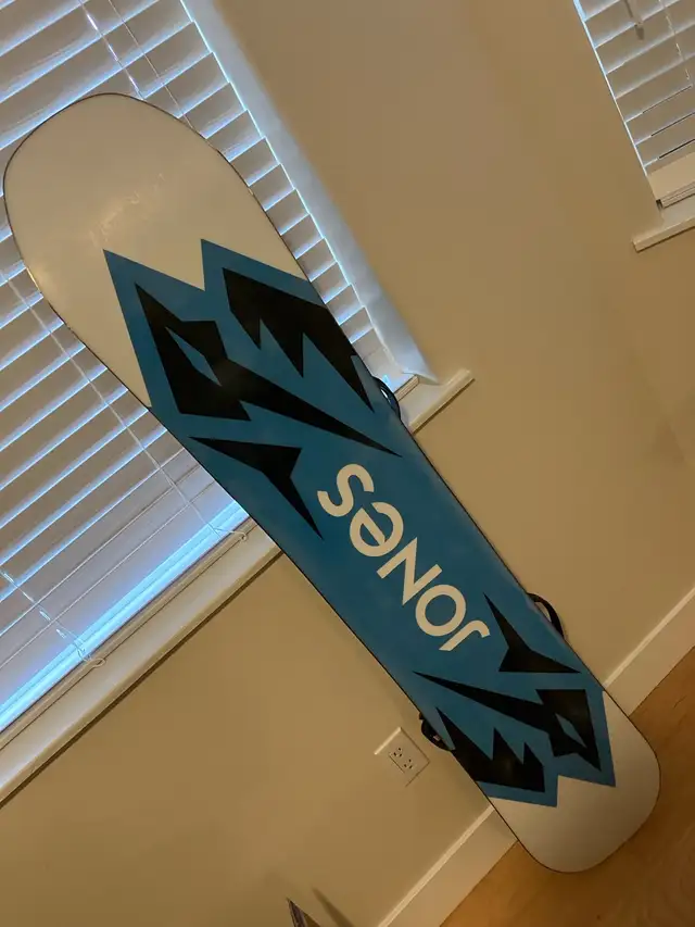 Complete snowboard kit - Excellent condition in Snowboard in Nanaimo - Image 3
