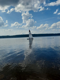 Beautiful 15’ Sailboat, with 1 axle trailer