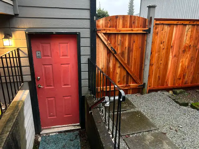 $1400, 1 bed, 1 bath with laundry - 600sqft basement suite