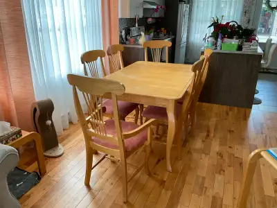 SET DE CUISINE EN CHÊNE CPMPRENANT 6 CHAISES, View more