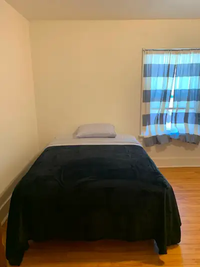 Looking for mature students and or working professional. Location Centretown. 15 min bus ride to Car...