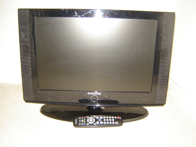 21 Inch Samsung TV - Hardly Used in TVs in Hamilton