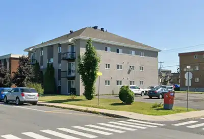 Beau Grand 4 1/2. secteur Hôpital 3 ème étage Situé au coeur du quartier, face à la piste cyclable e...