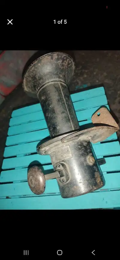 Own a piece of history with this vintage and completly functional platonic horn, a unique find for c...