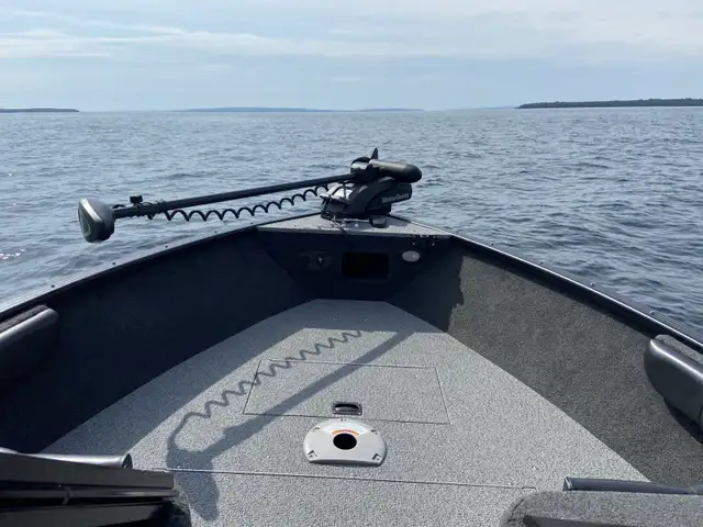 Legend 18XTR Premium Fishing & Family Boat in Powerboats & Motorboats in Barrie - Image 4