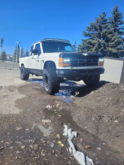 Runs and drives great its a fun truck and amazing to drive off road lots of work done to it: New clu...