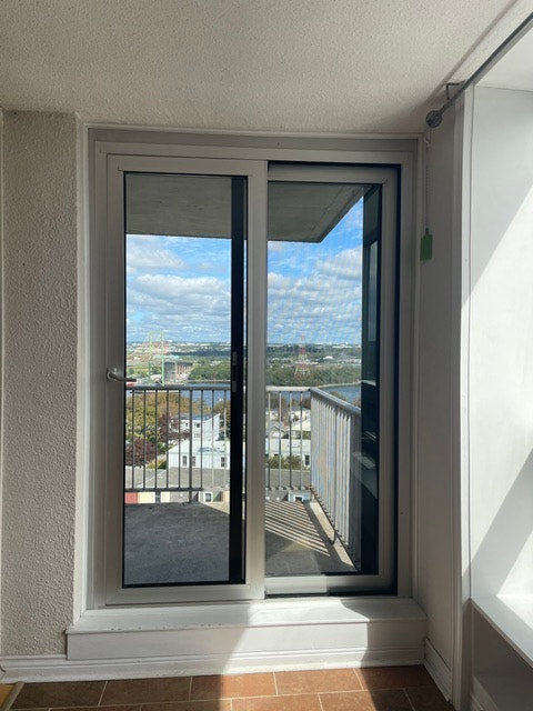 Luxury 2 B Peninsula Condo-Harbour Views and Indoor Parking 4