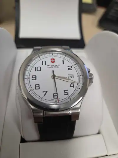 Victorinox Peak II, View more