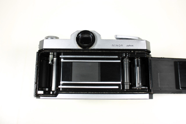 NIKKORMAT FT-N  50mm 1:2 et 135mm 3.5 fonctionnel et bon état dans Appareils photo et caméras  à Longueuil/Rive Sud - Image 4