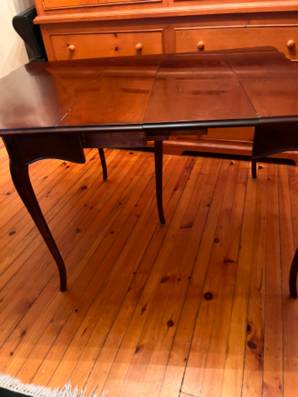 ANTIQUE WOOD TABLE in Dining Tables & Sets in Ottawa
