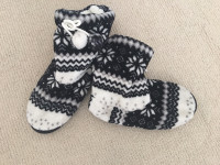 Cozy slipper booties with tassel pompoms - Womens 7-8