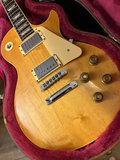 Im looking for vintage Gretsch, vintage fender or duesenberg guitars. Up for trade is a beautiful 19...