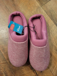 NEW Women's Memory Foam Slippers, size 7-8 (pink)