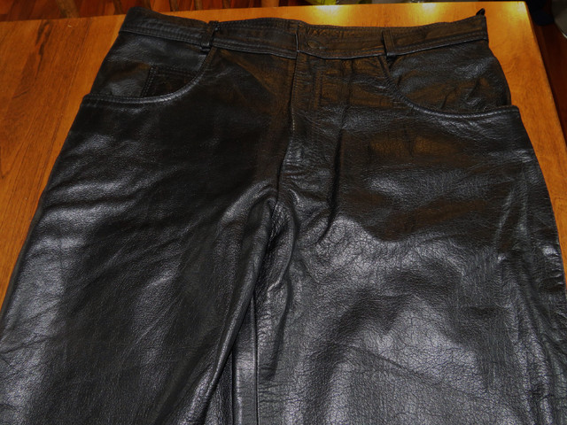Leather motorcycle pants in Motorcycle Parts & Accessories in Annapolis Valley - Image 4