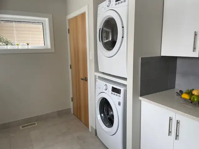 Great central location! Beautiful 3 Beds 1 Bath in Briar Hill! in Long Term Rentals in Calgary - Image 7