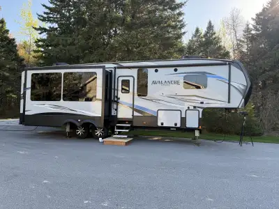 I'm selling a used Highend 2018 Avalanche fifth wheel in good condition. It's perfect for family tri...
