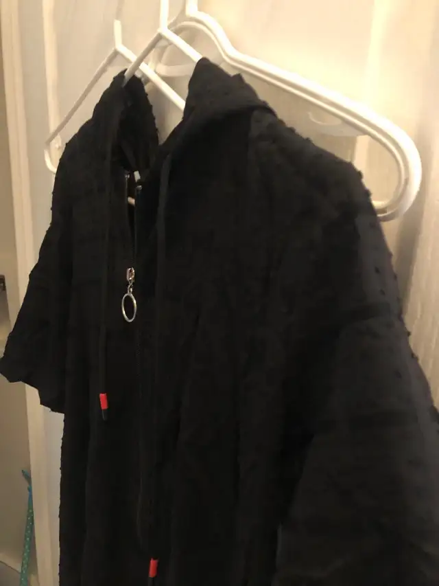 Black Short Sleeve Hoodie - Size S in Men's in Mississauga / Peel Region - Image 7