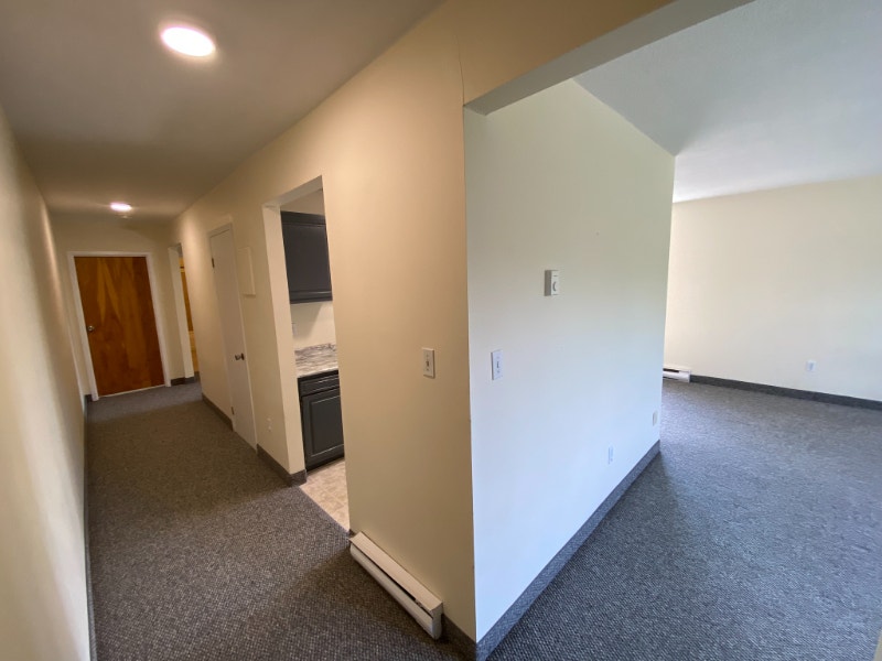 Spacious 2 bedroom apartment, access to laundry, balcony Long Term