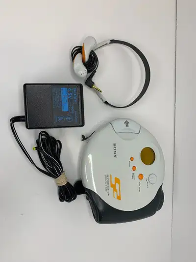 Pick up only, cash only. Low ball offers will be ignored. Vintage Sony D-SJ301, complete with headph...