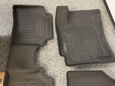 Ensemble complet de tapis intérieurs Été (Qté: 4 séparés; D'origine OEM Hyundai), et Hiver (Qté: 3 m...