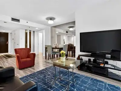 Downtown Montreal Apartment for Rent- Prime Location! ++ Details: Spacious 950 sq. ft. open-concept...