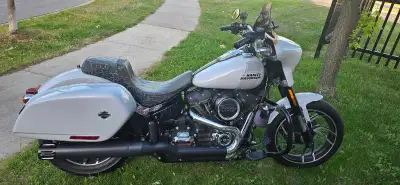 2021 Harley Davidson SportGlide. Grips and pegs upgraded to Willy G style. Custom Rinehart exhaust a...