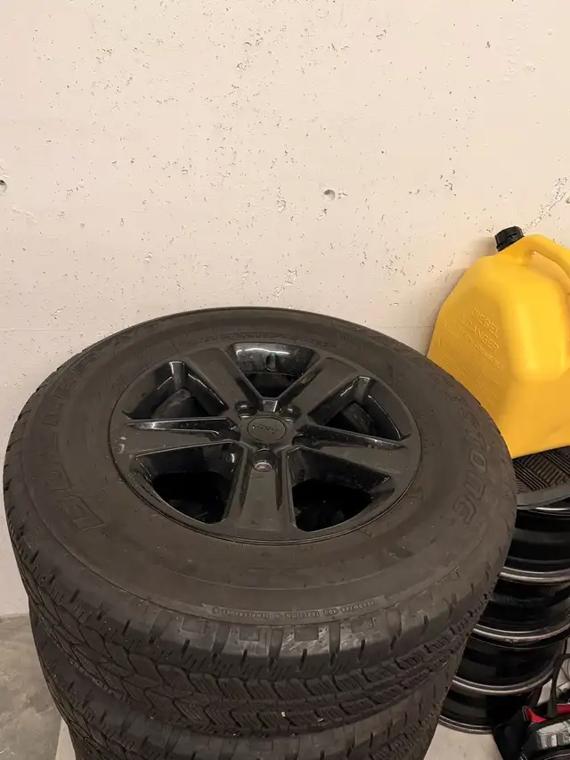 FOR SALE – OEM JEEP WRANGLER JL Stock tires 