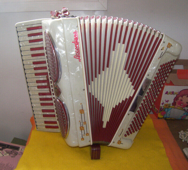 ACCORDION Accordiana By Excelsior 120 Bass(MINT) Pianos