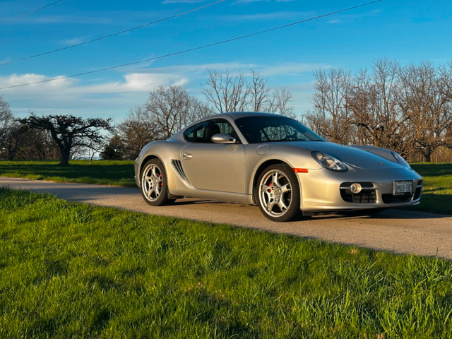 2008 Porsche Cayman S – 6-Speed Manual | Silver over Black in Cars & Trucks in Hamilton - Image 3