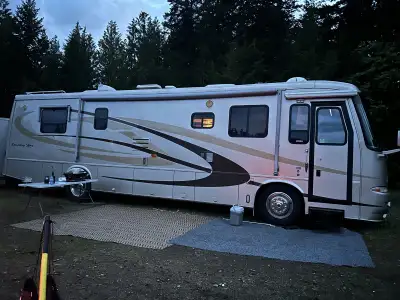 38’ Diesel pusher, 330 Cat diesel, 6-speed automatic with only 32,000 original miles. New Tires incl...