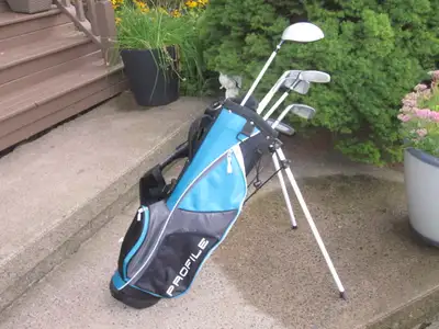 Junior Right Hand 6-pc Golf Clubs Set (Wilson Profile JGI) & Bag, View more