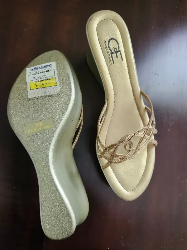 gold sequin slip on sandals / shoes size 8 in Women's - Shoes in Kitchener / Waterloo - Image 6