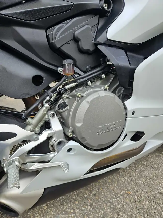 2019 Ducati Panigale 959 in Sport Bikes in Winnipeg - Image 8