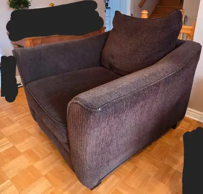 Good quality very comfortable living room chair.
