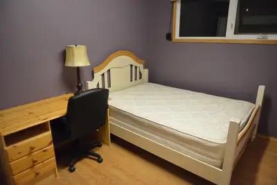 Room for rent close to UNiversity_37 Dalhousie Crt W