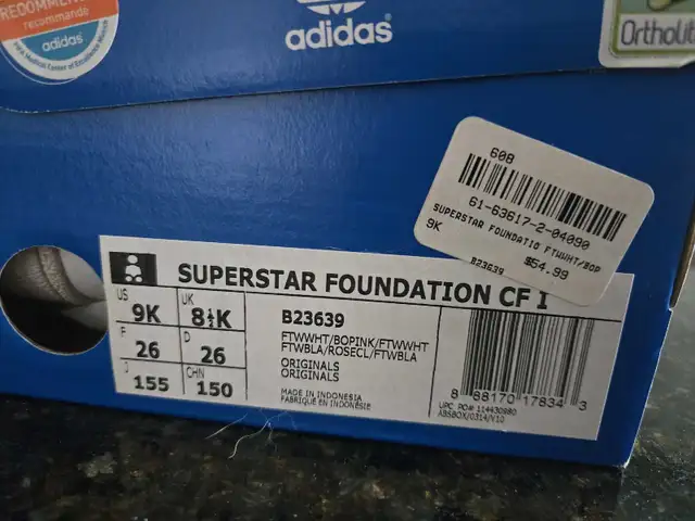 Girls Adidas Superstar Shoes - Size 9 in Kids & Youth in Gatineau - Image 3