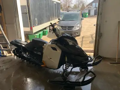 2014 skidoo summit 800 xm Etec 154. It has CFR bars, fly racing riser, Bret Rasmussen front bumper,...