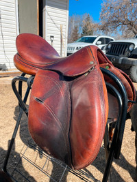 Devacoux jumping saddle